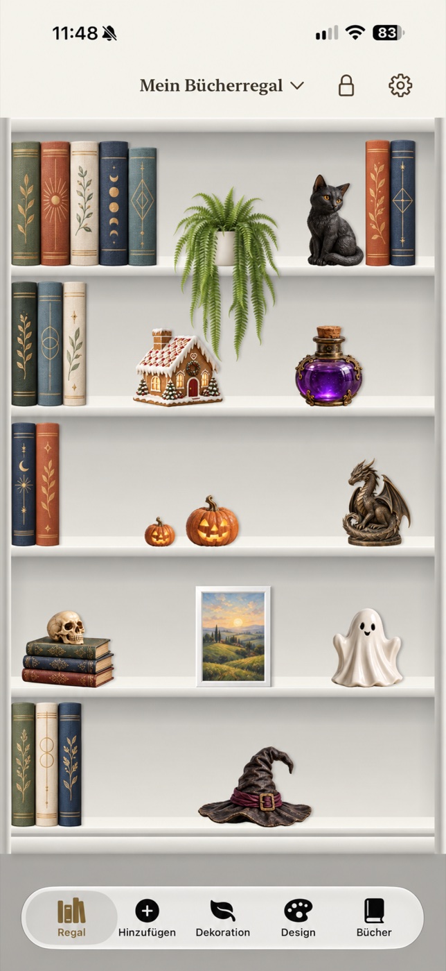 Mein Bücherregal mit gestalteten Buchrücken, einer Pflanze und liebevoller Dekoration